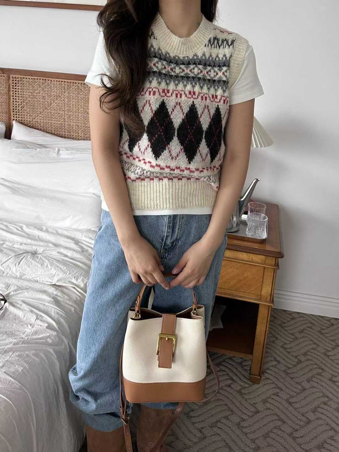 111540 - Argyle Knit Vest