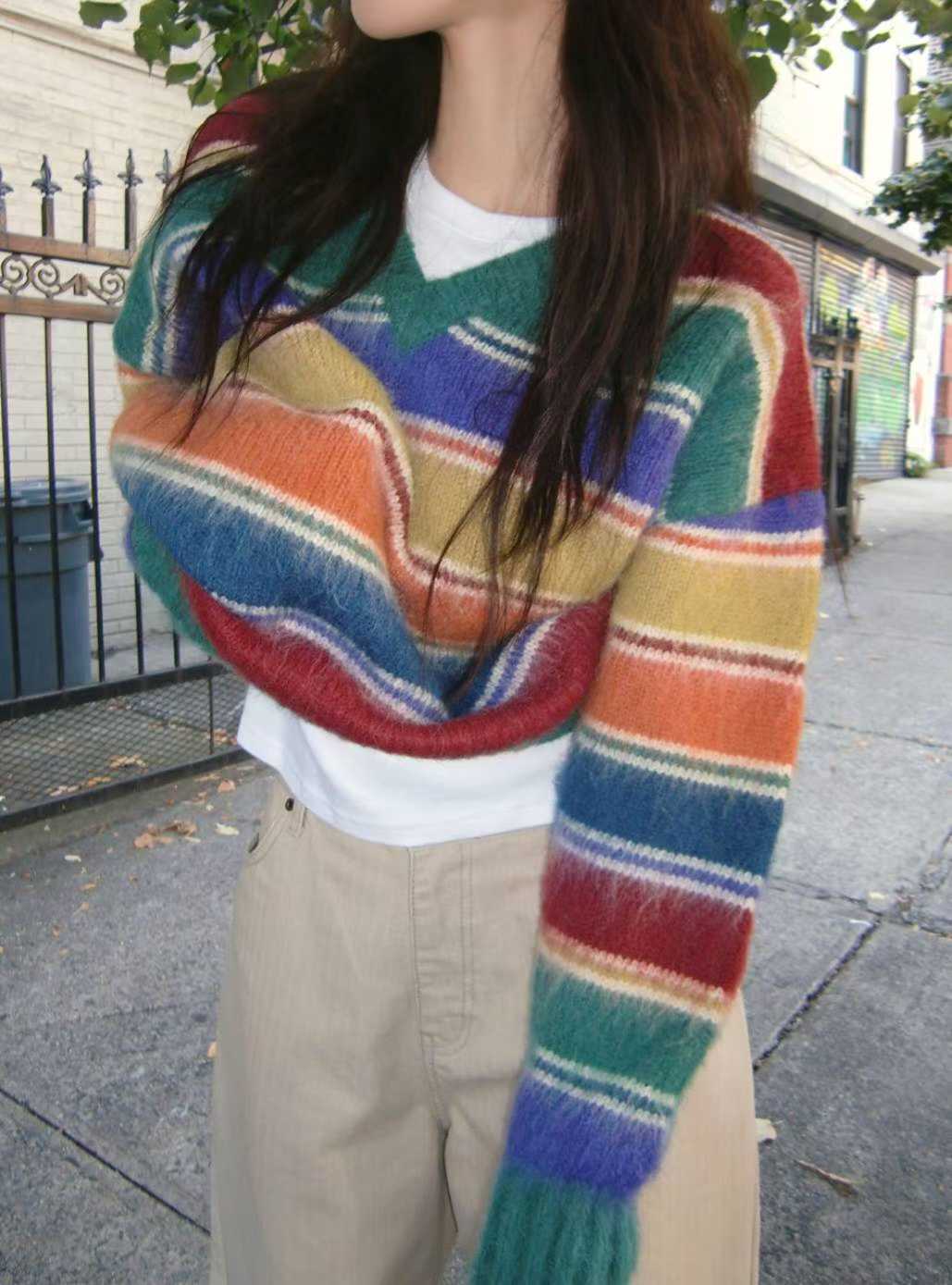 111542 - Christmas Rainbow V Neck Knit