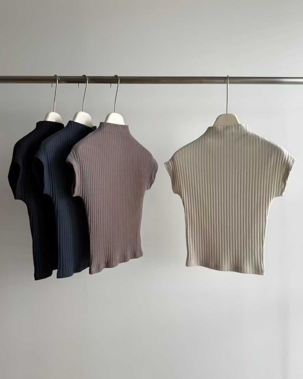 111529 - Turtleneck Knit Top