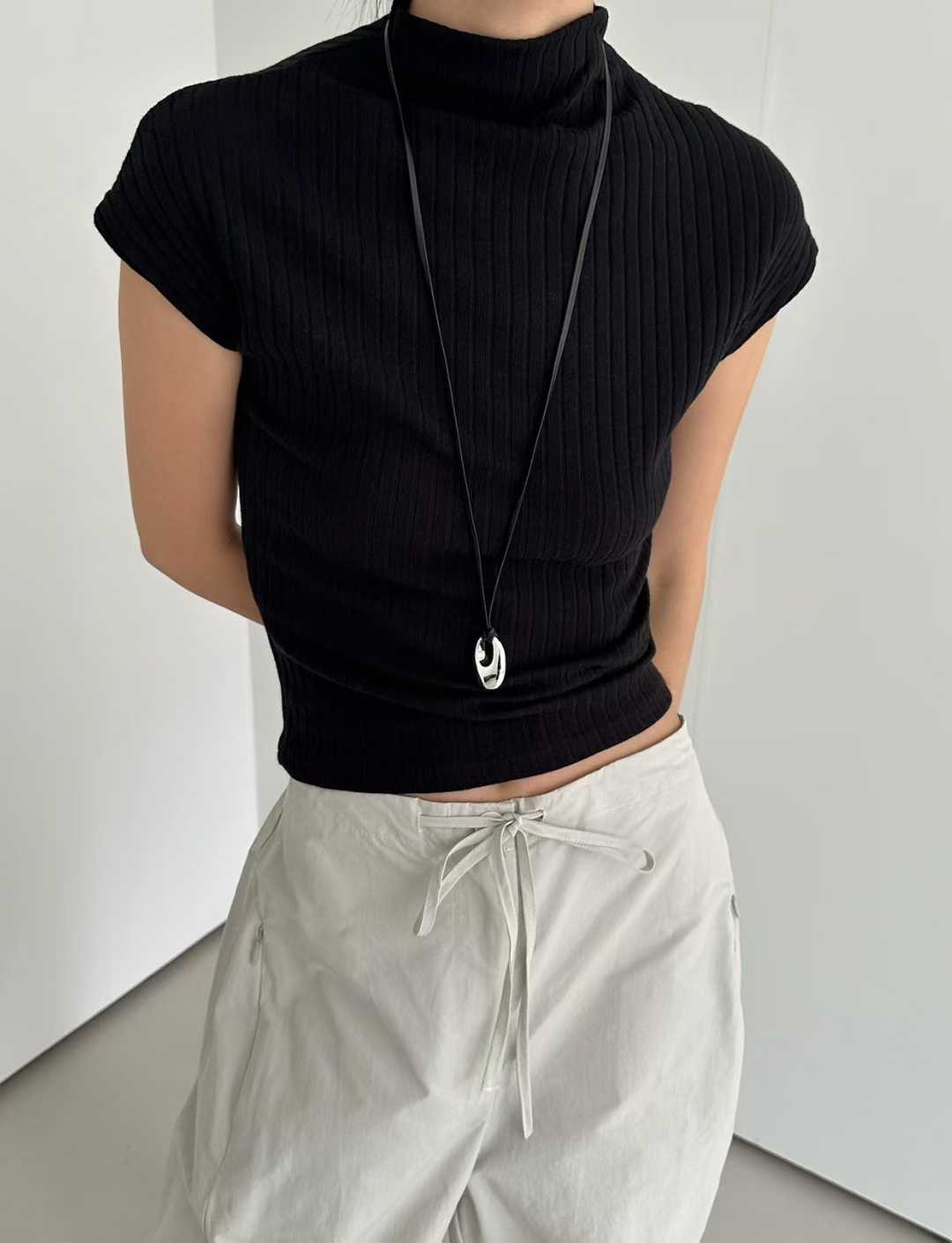 111529 - Turtleneck Knit Top