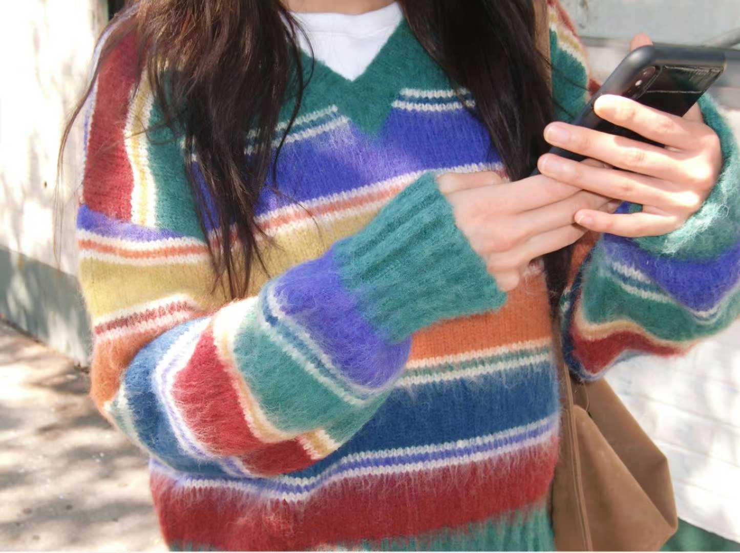 111542 - Christmas Rainbow V Neck Knit