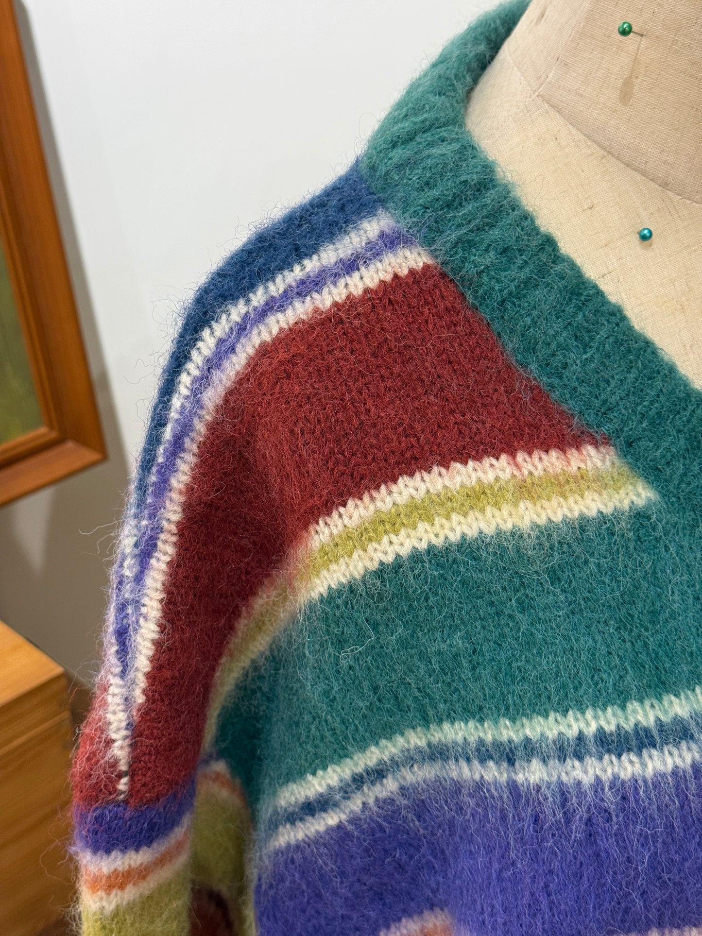 111542 - Christmas Rainbow V Neck Knit