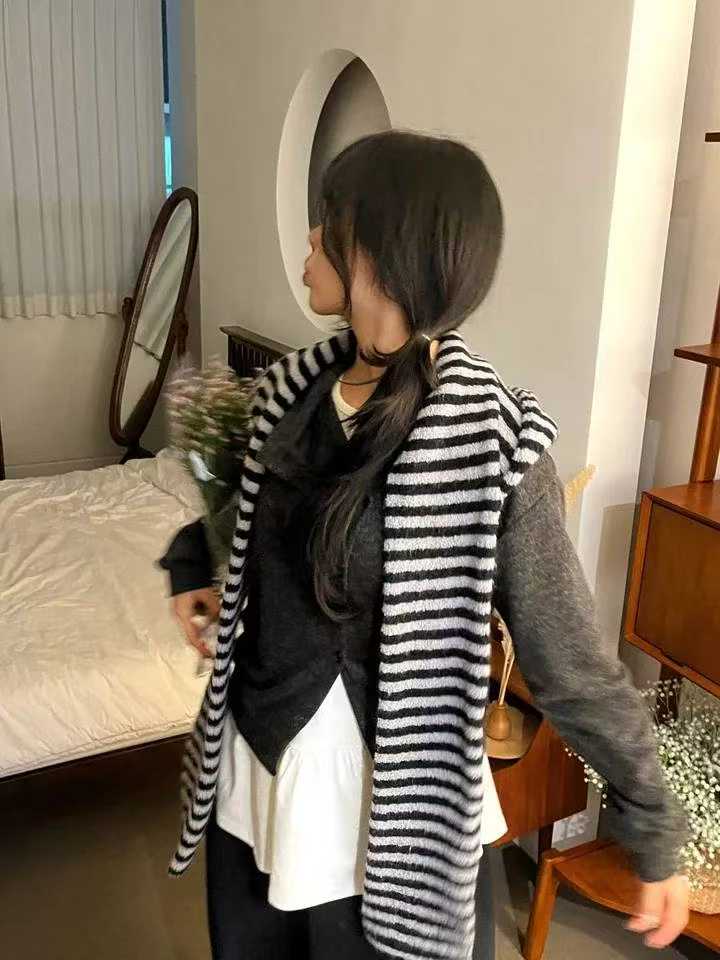 111546 - Warmth With Stripes