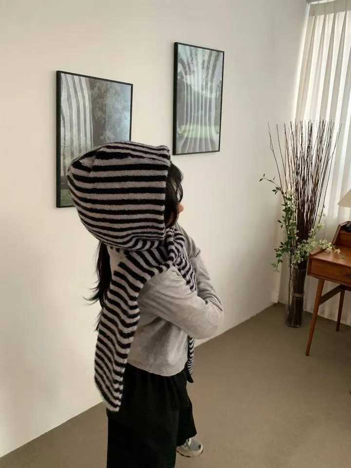 111546 - Warmth With Stripes