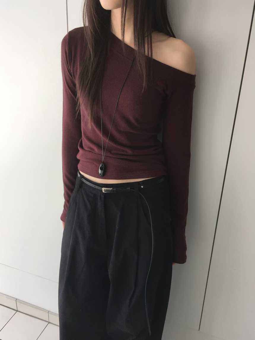 111554 - One Shoulder Top