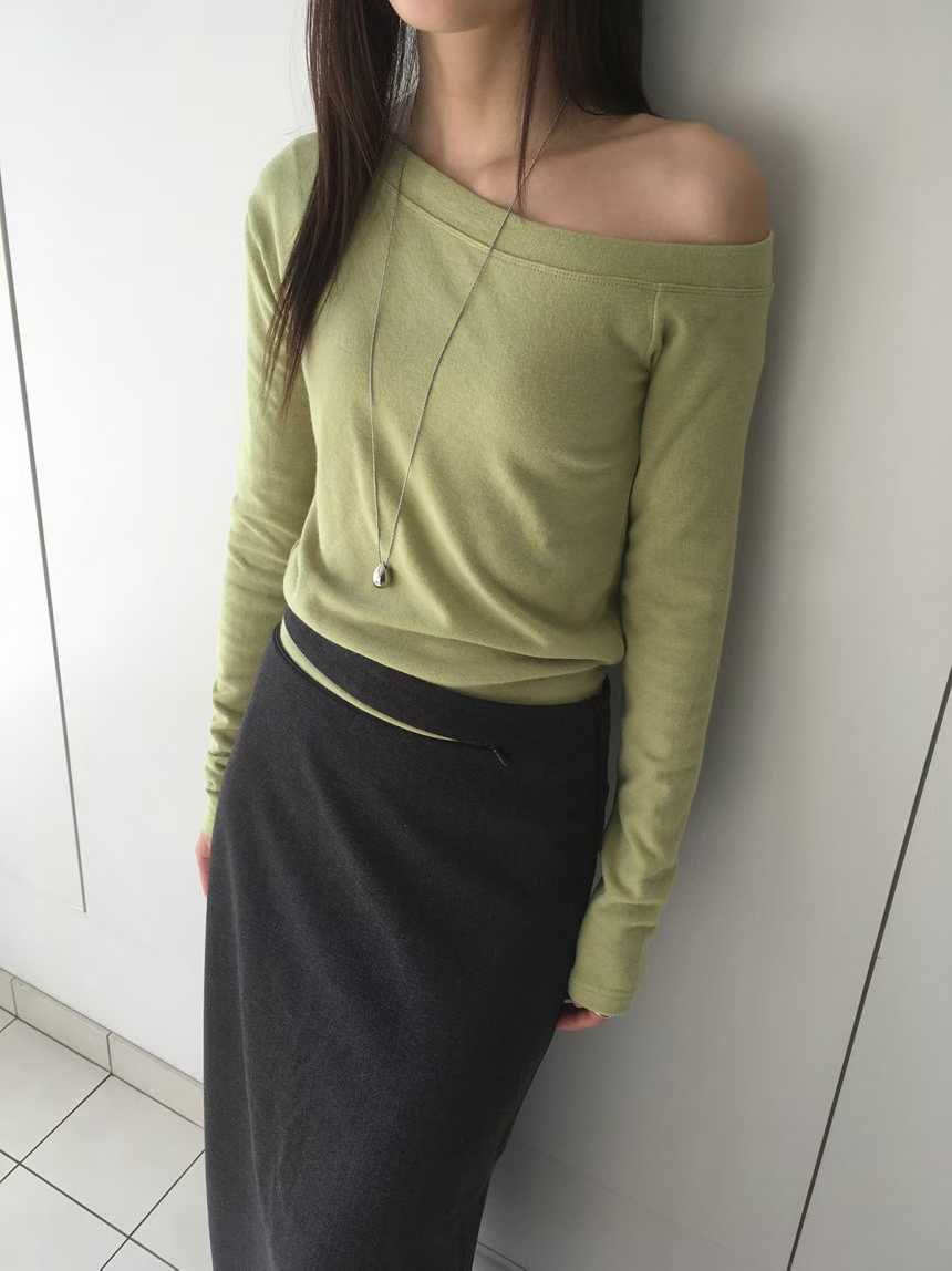 111554 - One Shoulder Top