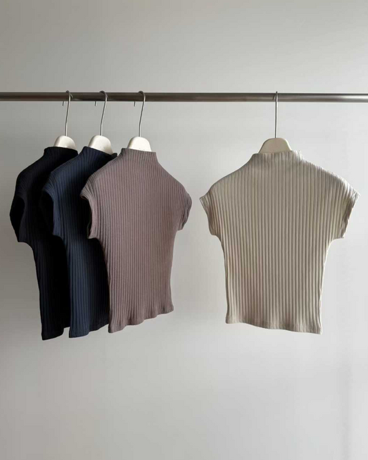 111529 - Turtleneck Knit Top